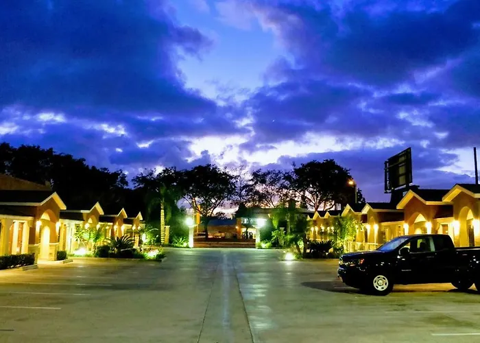West Coast Inn Santa Ana